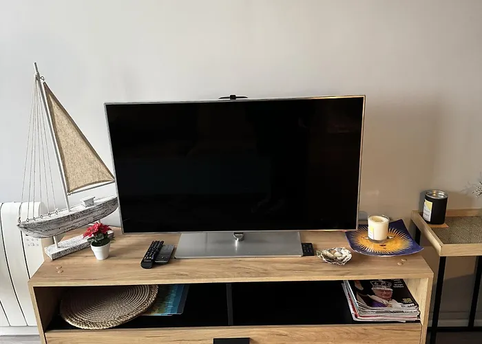 Agreable 2 Pieces Avec Balcon Et Parking A - Fr-1-712-90 *