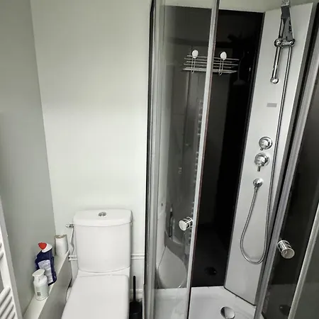 Agreable 2 Pieces Avec Balcon Et Parking A - Fr-1-712-90 *