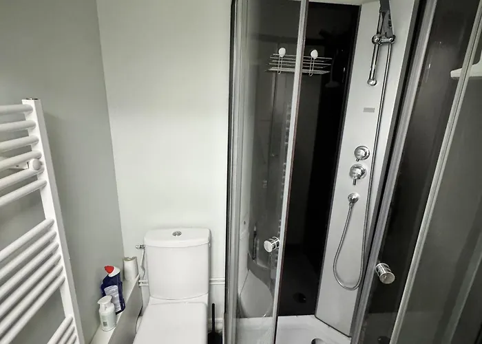 Agreable 2 Pieces Avec Balcon Et Parking A - Fr-1-712-90 *